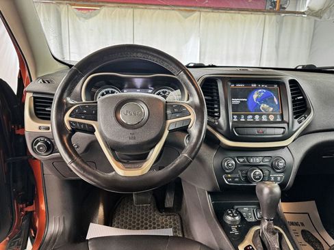 Used 2015 Jeep Cherokee Trailhawk w/ Comfort/Convenience Group AWD/4WD image 14