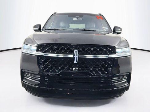 Used 2025 Lincoln Navigator L Reserve w/ Jet Appearance Package AWD/4WD image 6