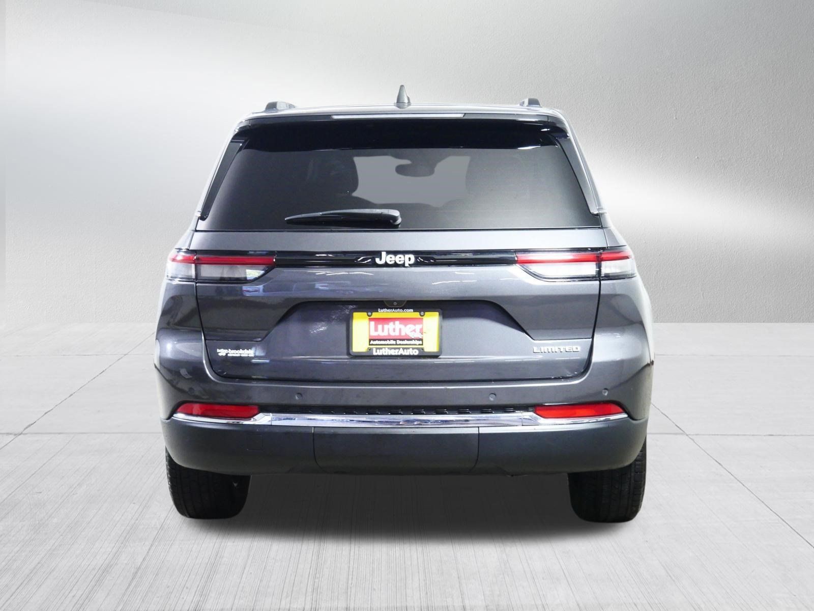 Used 2024 Jeep Grand Cherokee Limited RWD image 6