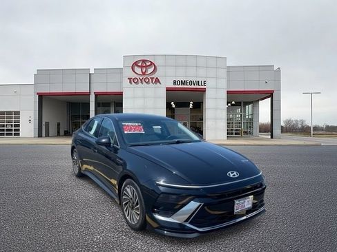 Used 2025 Hyundai Sonata SEL FWD image 1