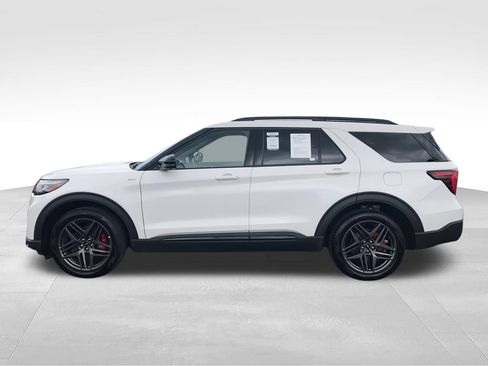 Used 2025 Ford Explorer ST-Line w/ ST-Line Street Pack AWD/4WD image 5