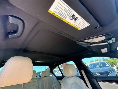 Used 2021 BMW 530e w/ Convenience Package image 27