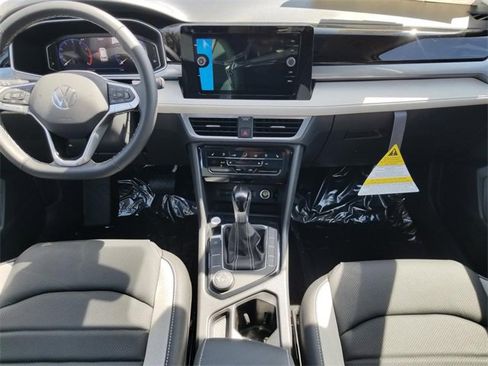 New 2025 Volkswagen Taos SEL image 9