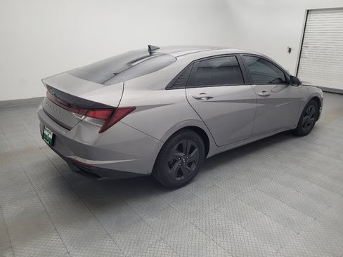 Used 2022 Hyundai Elantra SEL w/ Preferred Accessory Package FWD image 10
