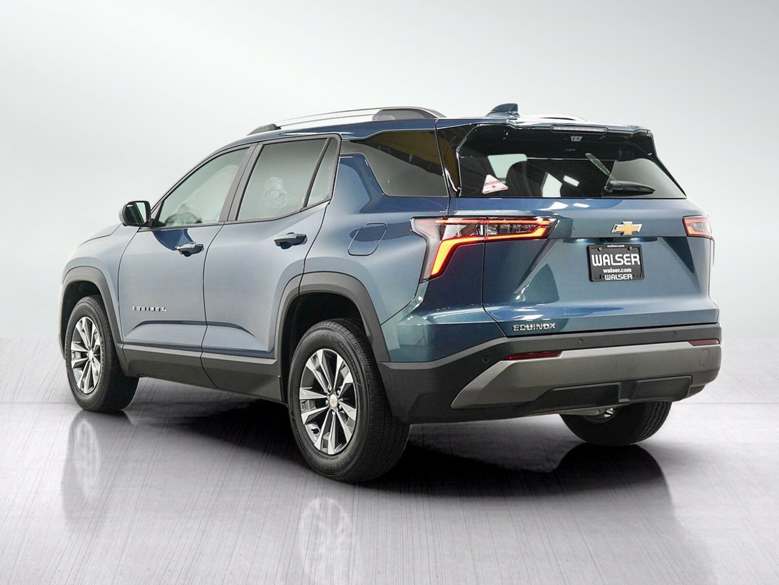 Used 2025 Chevrolet Equinox LT w/ Convenience Package II FWD image 3