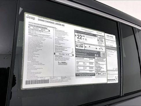 New 2026 Jeep Grand Cherokee Laredo image 14
