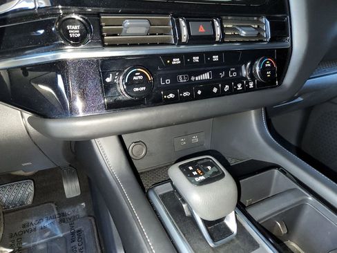 Used 2025 Nissan Pathfinder SV FWD image 21