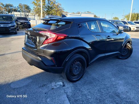 Used 2020 Toyota C-HR LE image 5