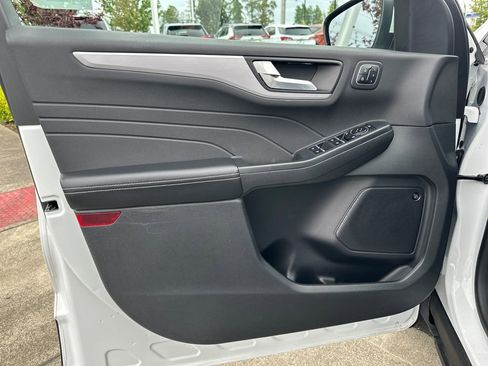 Used 2023 Ford Escape SE w/ PHEV Premium Package FWD image 11