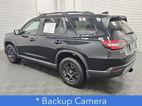 Used 2025 Honda Pilot TrailSport image 6