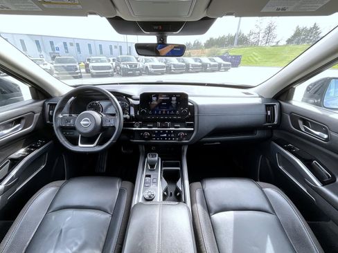 Used 2023 Nissan Pathfinder SL AWD/4WD image 15
