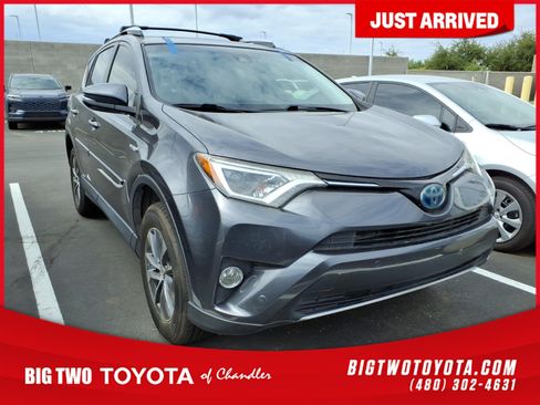 Used 2017 Toyota RAV4 XLE AWD/4WD image 1
