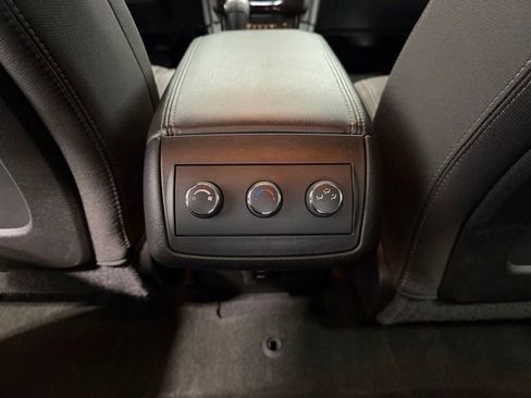 Used 2015 Chevrolet Traverse LT w/ Style and Technology Package FWD image 31