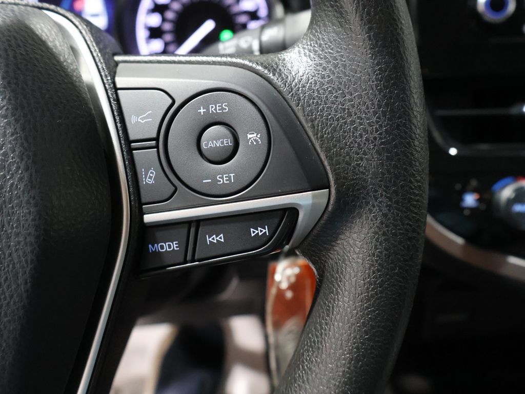 Used 2022 Toyota Camry LE AWD/4WD image 34