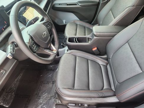 Used 2027 Chevrolet Bolt RS w/ Technology Package FWD image 3