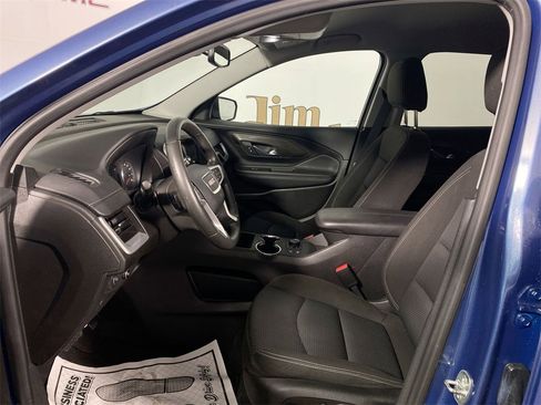 Used 2024 GMC Terrain SLE w/ Driver Convenience Package image 11