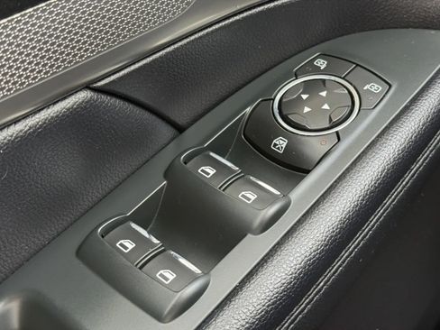 Used 2018 Ford Explorer XLT w/ Equipment Group 202A AWD/4WD image 39