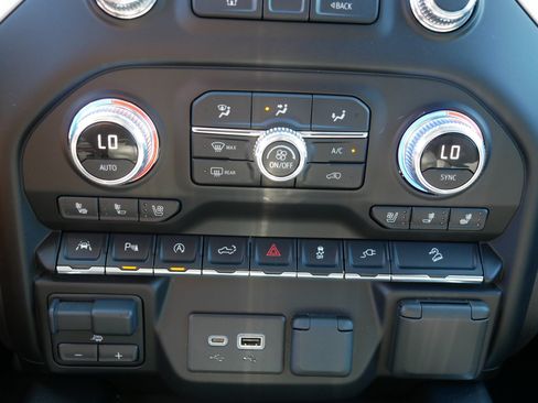 Used 2021 GMC Sierra 1500 SLT w/ SLT Premium Plus Package AWD/4WD image 23
