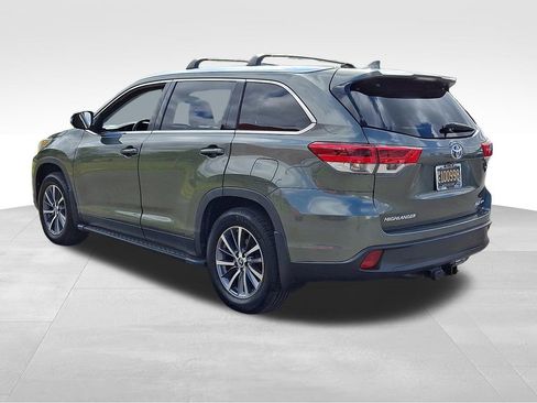 Used 2019 Toyota Highlander XLE AWD/4WD image 4
