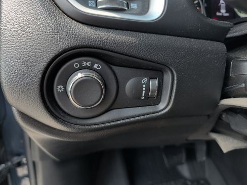 Used 2020 Jeep Renegade Sport w/ Sport Appearance Group AWD/4WD image 11