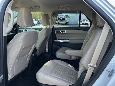 Used 2021 Ford Explorer XLT image 9