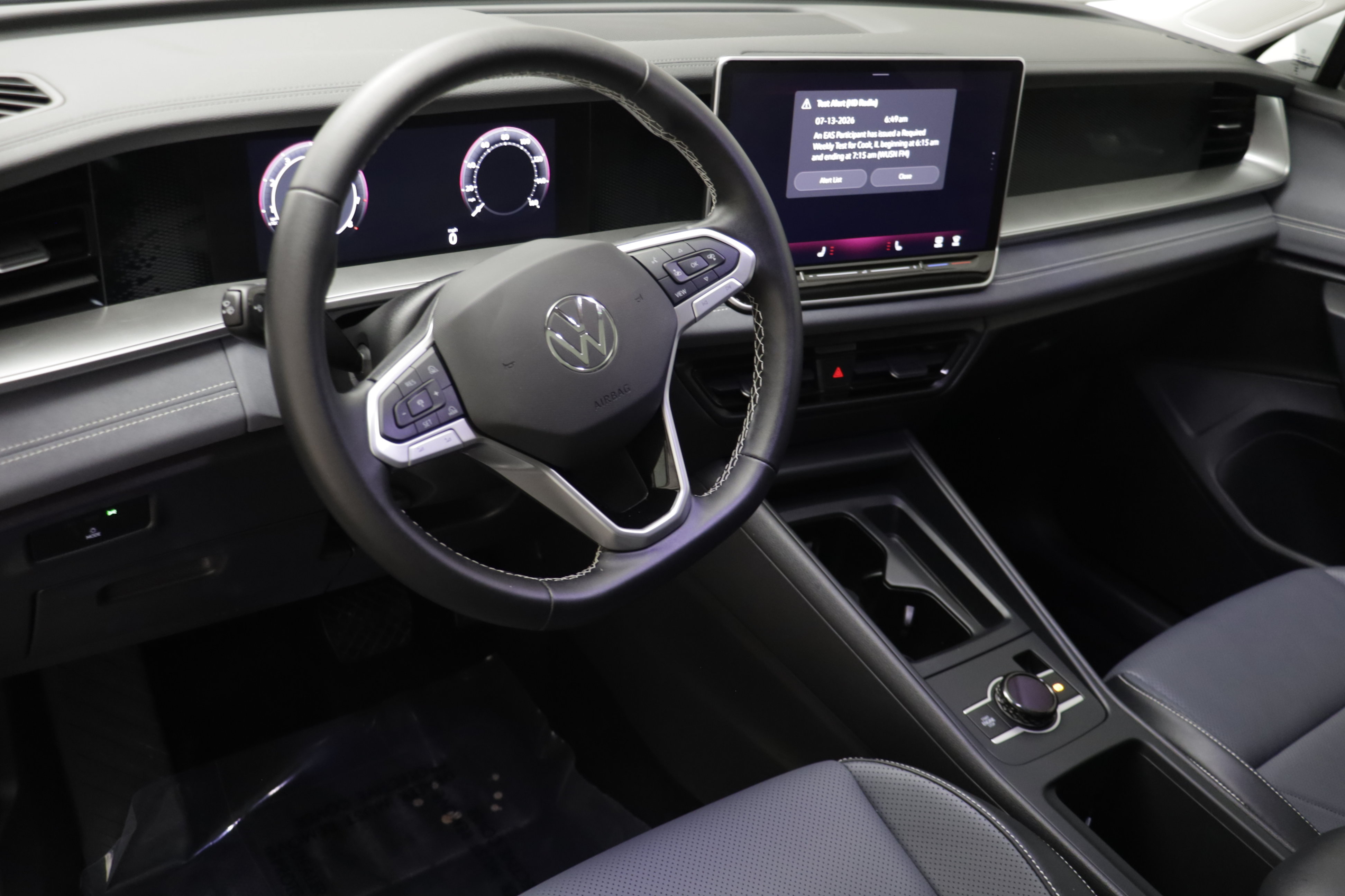 Used 2026 Volkswagen Tiguan SE w/ Panoramic Sunroof Package AWD/4WD image 6