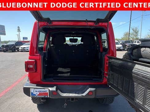 Used 2020 Jeep Wrangler Unlimited Sahara w/ LED Lighting Group AWD/4WD image 28