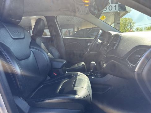 Used 2019 Jeep Cherokee Limited AWD/4WD image 28