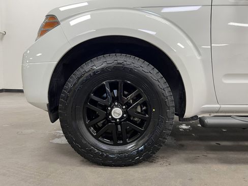 Used 2017 Nissan Frontier SV image 12