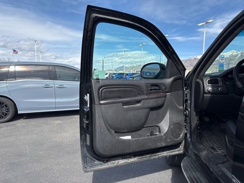 Used 2013 GMC Yukon Denali image 9