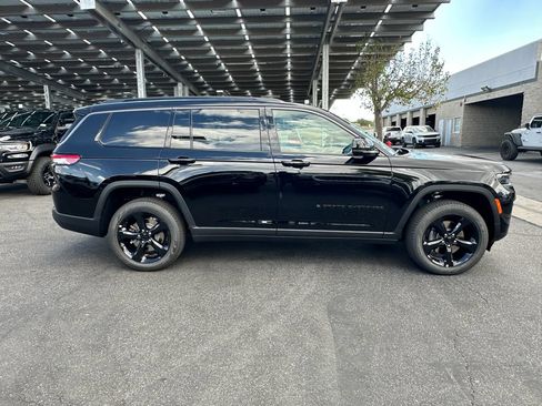 New 2026 Jeep Grand Cherokee L Limited w/ Limited Altitude Package AWD/4WD image 8