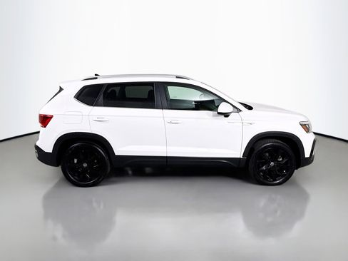 Certified 2022 Volkswagen Taos SE w/ Panoramic Sunroof Package image 8