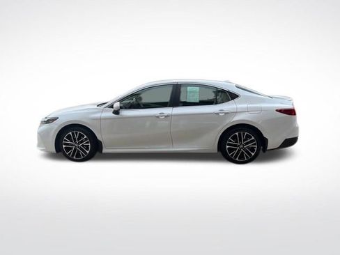 Used 2025 Toyota Camry XLE FWD image 6