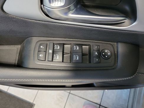 Used 2025 Chrysler Pacifica Limited image 66