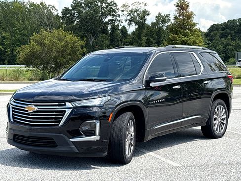 Used 2023 Chevrolet Traverse Premier image 3