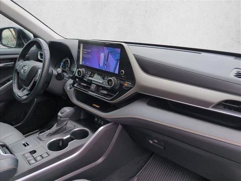 Used 2023 Toyota Highlander Bronze Edition image 24
