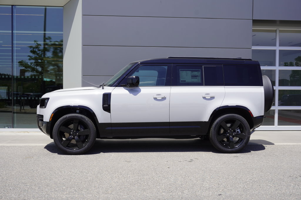New 2026 Land Rover Defender 110 X-Dynamic SE AWD/4WD image 8