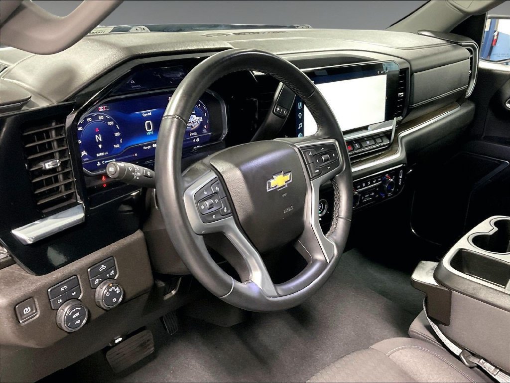Used 2024 Chevrolet Silverado 1500 LT AWD/4WD image 8