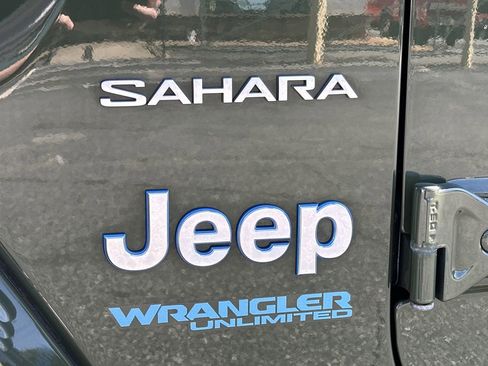 Used 2021 Jeep Wrangler Unlimited Sahara w/ Dual Top Group image 33