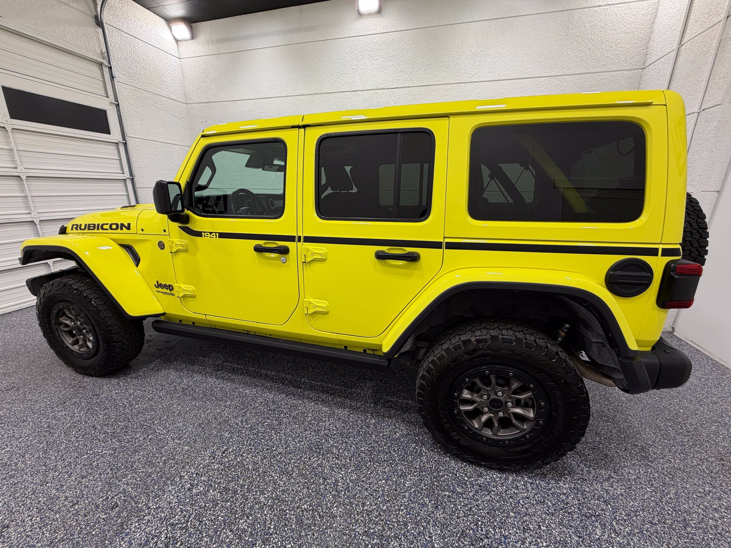 Used 2022 Jeep Wrangler Unlimited Rubicon AWD/4WD image 3