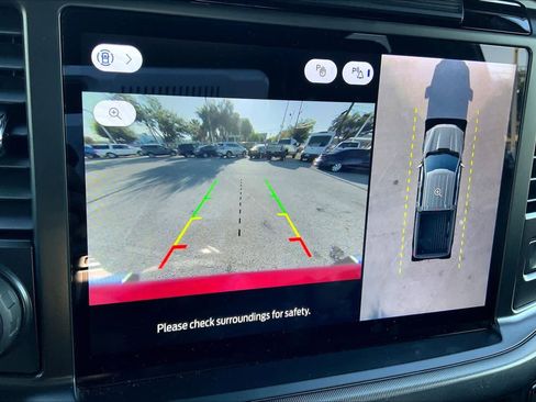 Used 2025 Ford F150 Platinum image 48