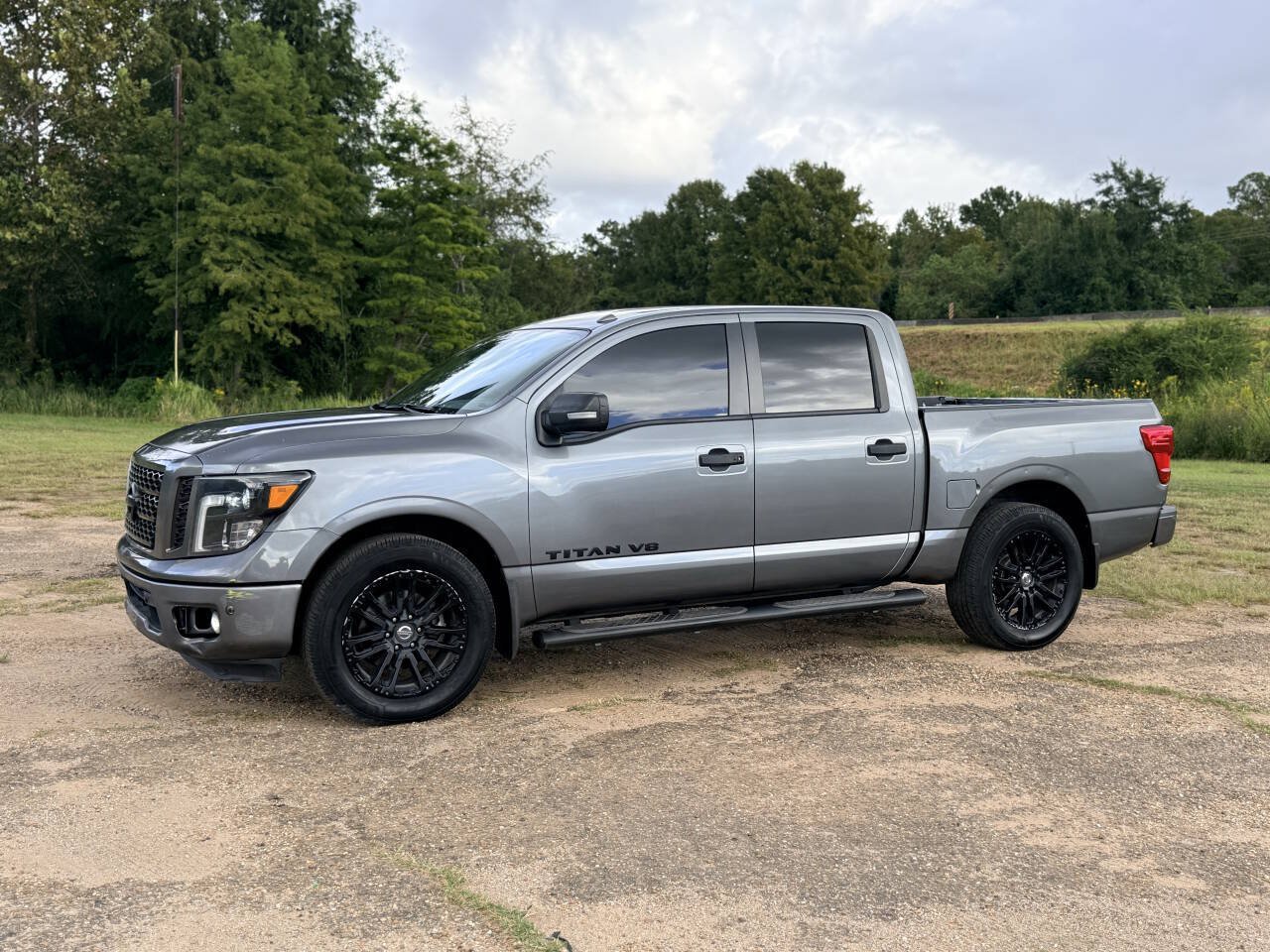 Used 2018 Nissan Titan SL w/ Midnight Edition RWD image 1