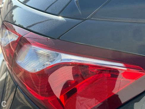 Used 2020 Chevrolet Equinox LS FWD image 19