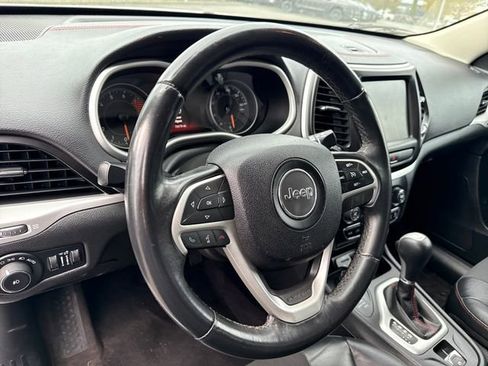 Used 2016 Jeep Cherokee Trailhawk AWD/4WD image 18