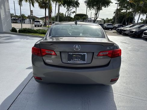 Used 2015 Acura ILX w/ Technology Package FWD image 2