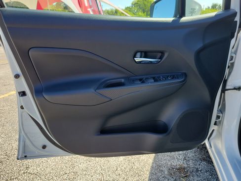 Used 2025 Nissan Versa SV image 13