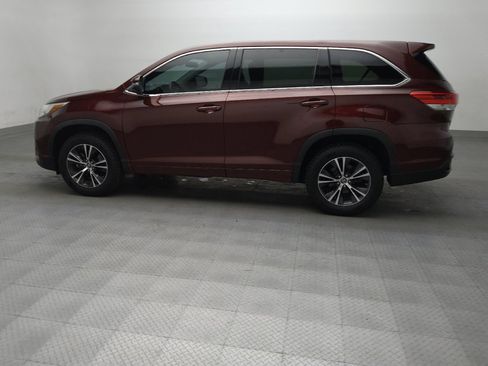 Used 2018 Toyota Highlander LE FWD image 3