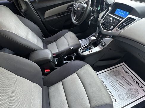Used 2014 Chevrolet Cruze LS image 12