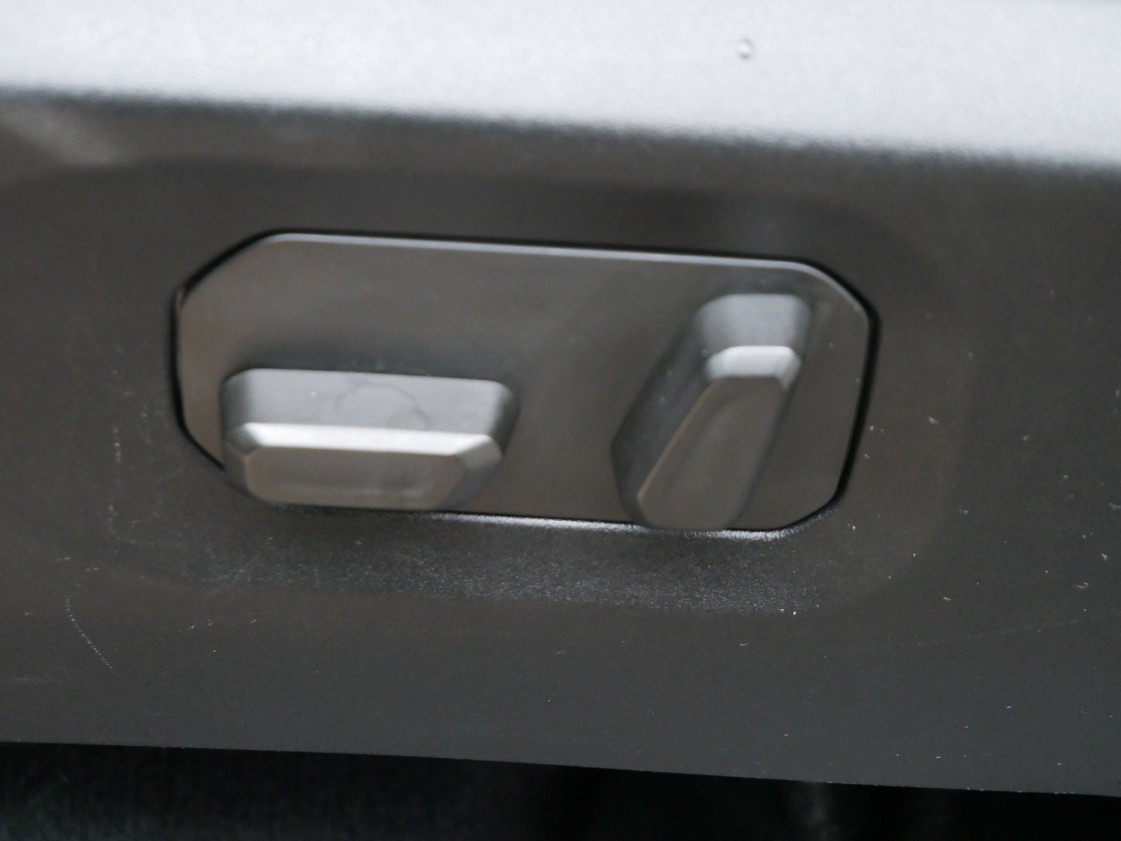Used 2024 Jeep Wrangler Unlimited Sahara AWD/4WD image 9