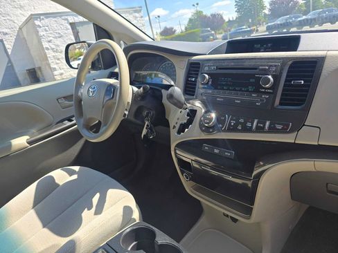 Used 2014 Toyota Sienna LE FWD image 10